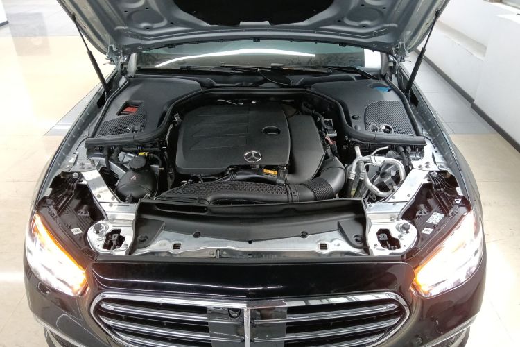 奔驰E级 2022款 改款 E 300 L 豪华型机舱底盘24