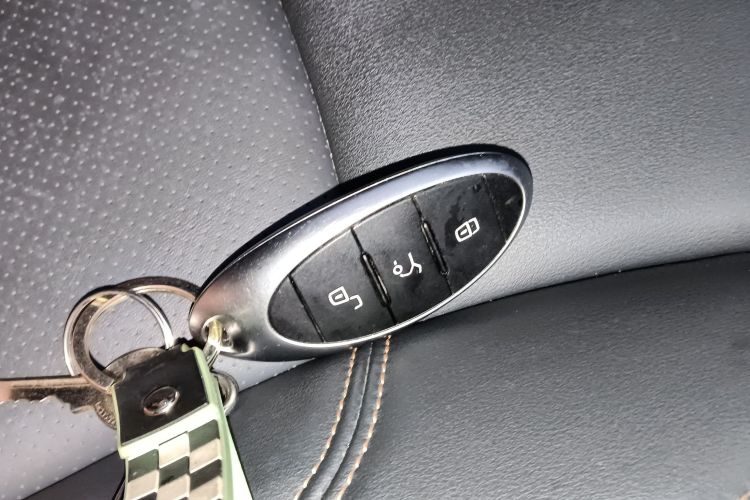 奔腾NAT 2023款 PRO 智享出行版 425km中控内饰7001