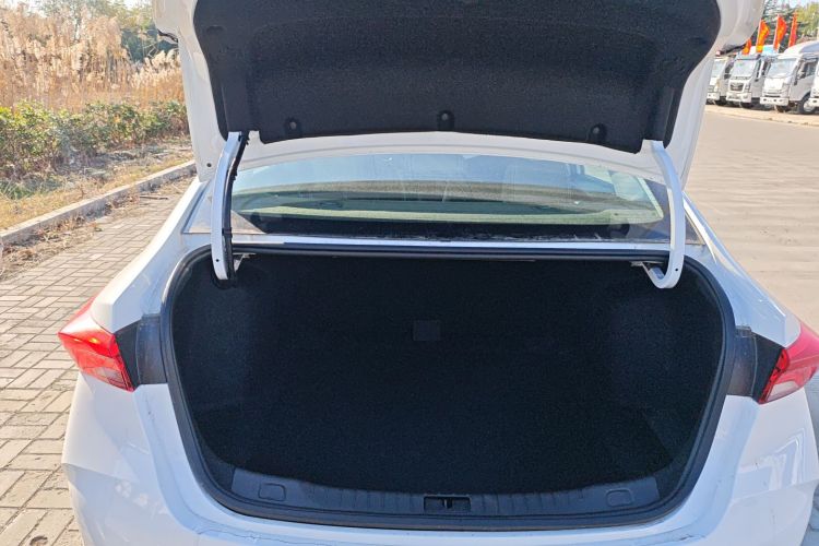 别克 威朗 2023款 Pro 乐享版机舱底盘23