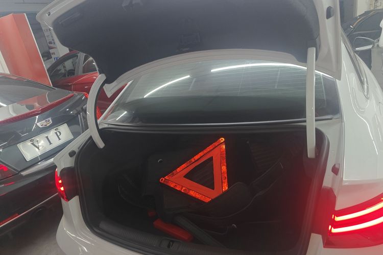 奥迪A3 2020款 改款 Limousine 35 TFSI 进取型 国VI机舱底盘23