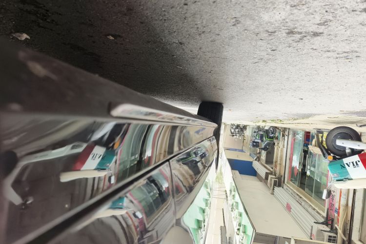 奔驰E级 2019款 E 200 L 运动型局部细节9001