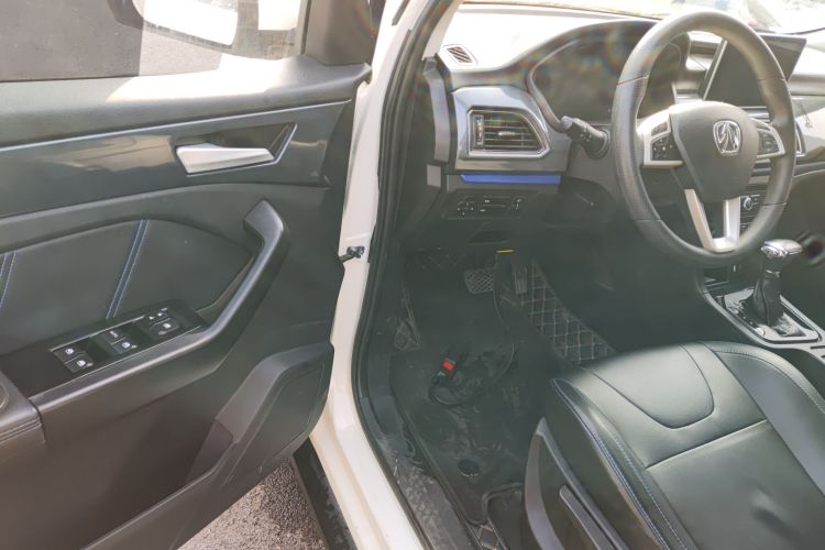 北汽威旺M60 2017款 1.5T CVT钻石版中控内饰7003