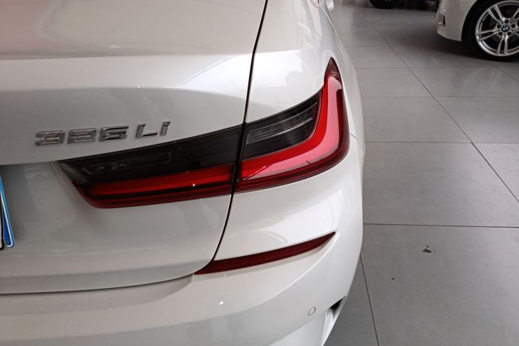 宝马3系 2022款 325Li M运动套装车身外观9