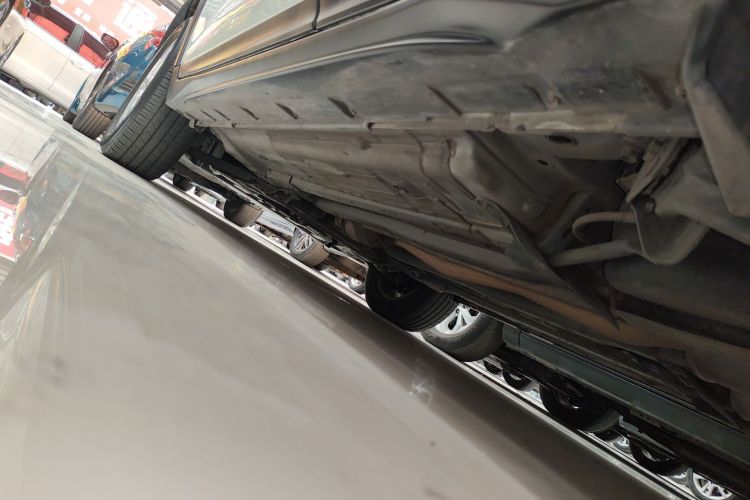 日产 奇骏 2017款 2.0L CVT舒适版 2WD机舱底盘30