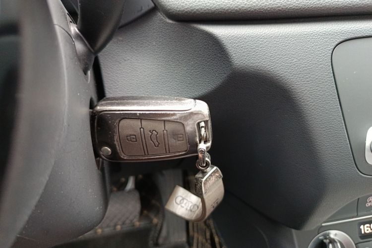 奥迪Q3 2013款 35 TFSI quattro 技术型中控内饰7001