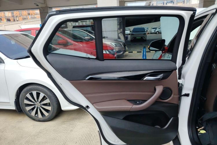 宝马X2 2020款 sDrive25i 领先型M越野套装中控内饰49