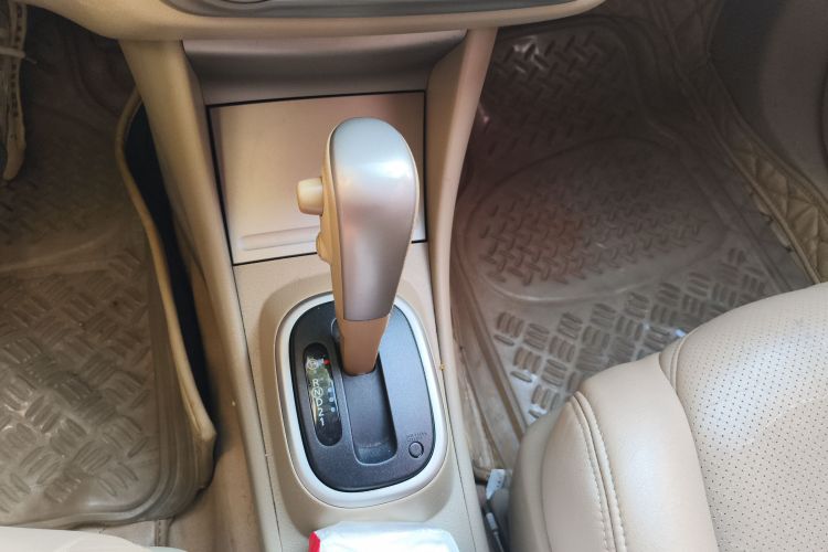 日产 轩逸 2012款 经典 1.6XE 自动舒适版中控内饰18