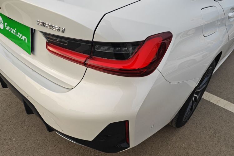 宝马3系 2025款 325i M运动套装车身外观9