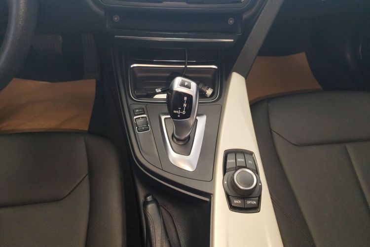 宝马3系 2015款 316i 进取型局部细节18