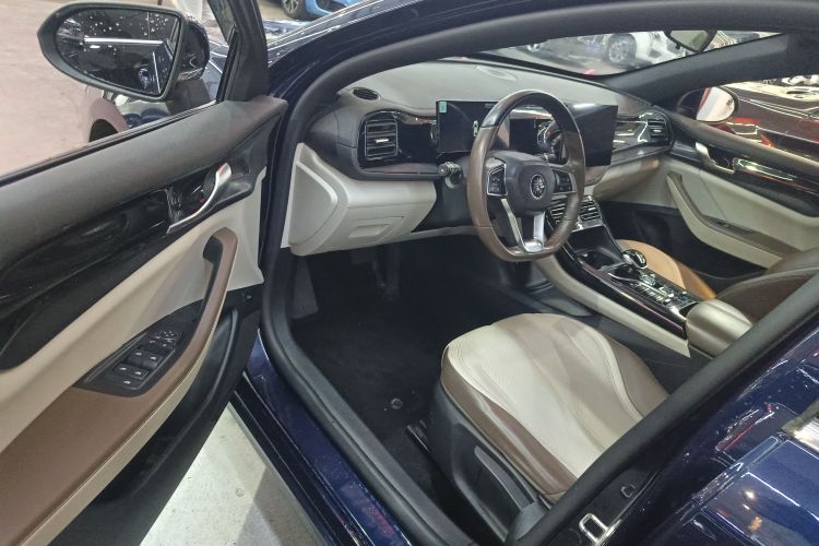 比亚迪 秦PLUS 2024款 荣耀版 DM-i 55KM领先型中控内饰20