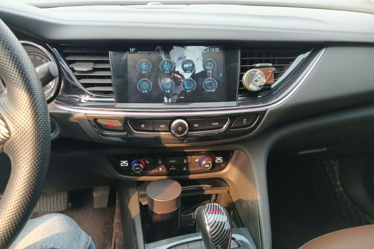 别克 君威 2019款 20T 精英型 国V中控内饰16