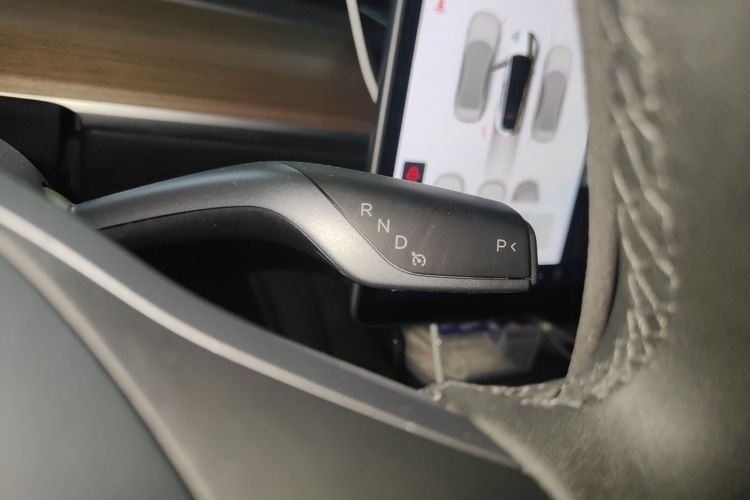 特斯拉 Model Y 2022款 后轮驱动版中控内饰18