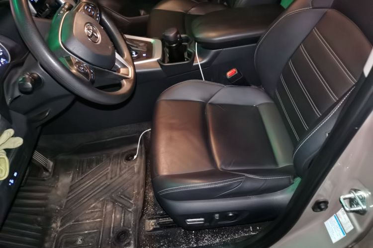 丰田 威兰达 2020款 双擎 2.5L E-CVT四驱豪华版中控内饰19