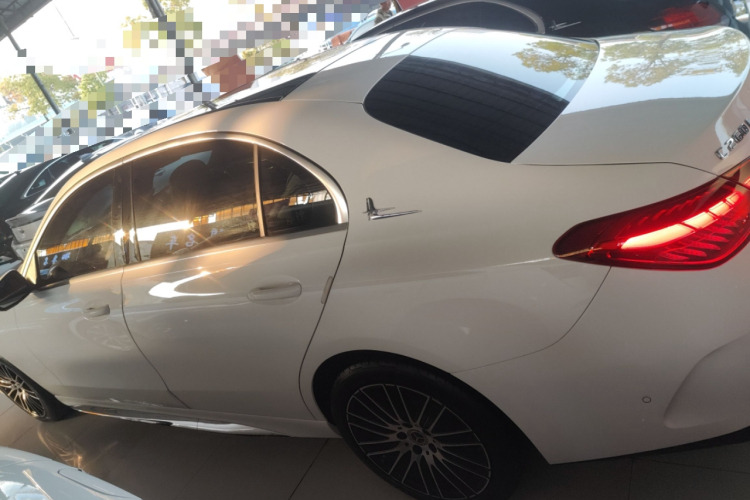 奔驰C级 2022款 C 260 L 运动版车身外观4