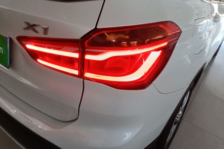 宝马X1 2018款 sDrive18Li 尊享型车身外观9
