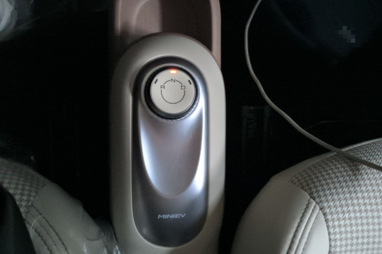 五菱汽车 宏光MINIEV 2025款 四门版 进阶款中控内饰18