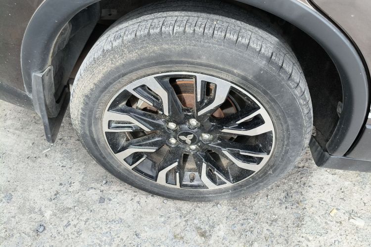 三菱 欧蓝德 2019款 2.4L 四驱致享版 5座 国V车身外观6008