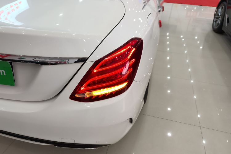 奔驰C级 2018款 C 200 L 运动版车身外观9