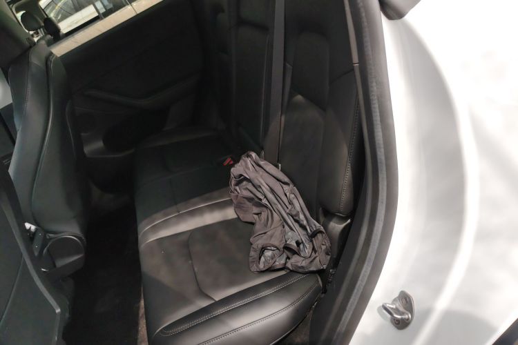 特斯拉 Model Y 2022款 后轮驱动版中控内饰7004