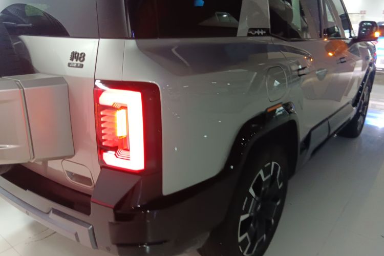 方程豹 豹8 2025款 智勇旗舰版 7座车身外观6006