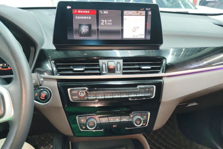 宝马X1 2020款 sDrive25Li 领先型中控内饰16