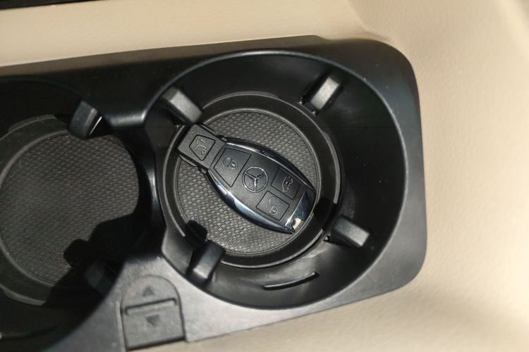 奔驰V级 2018款 V 260 尊贵版 国VI中控内饰7001