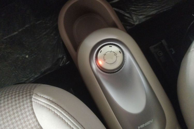 五菱汽车 宏光MINIEV 2025款 四门版 臻享+款中控内饰18