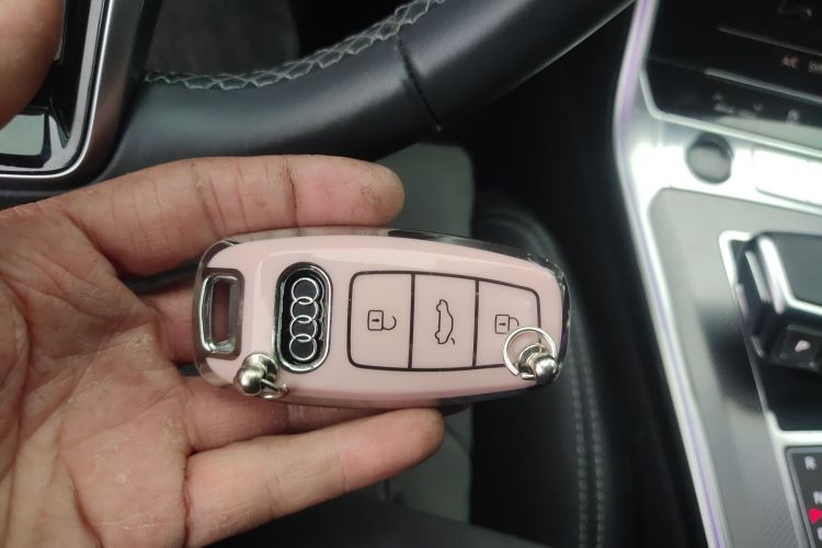 奥迪A6L 2024款 45 TFSI 臻选动感型中控内饰7001