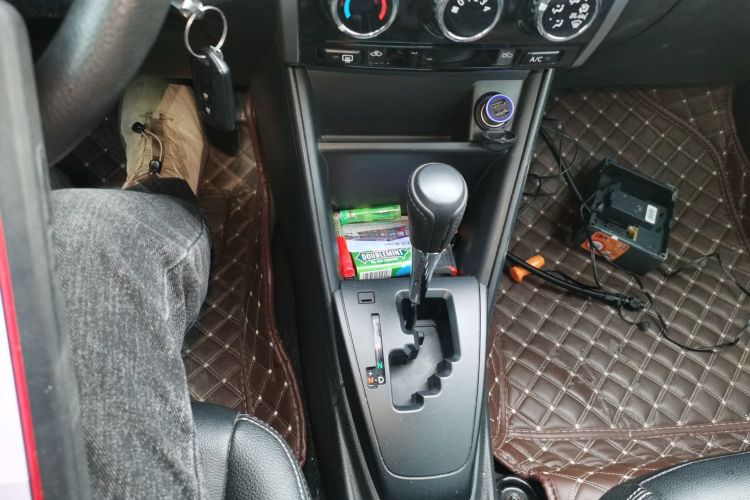 丰田 威驰FS 2017款 1.5L CVT锋驰版中控内饰18