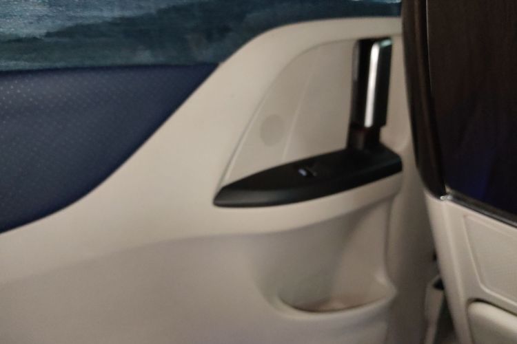 别克GL8 2020款 ES陆尊 653T 舒适型中控内饰7006