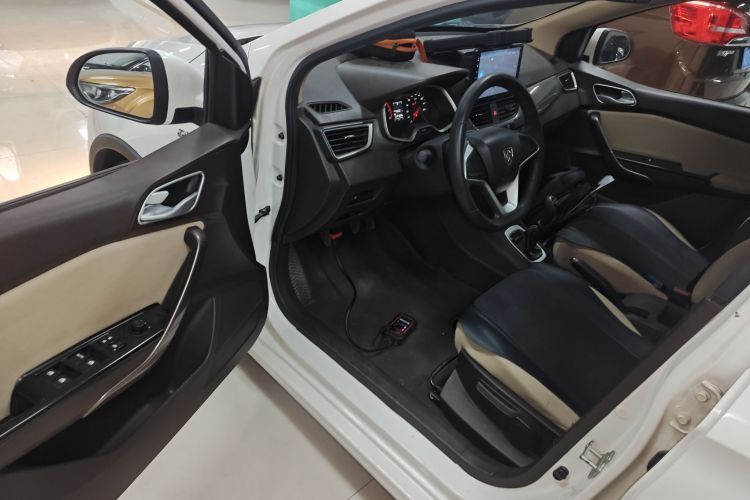 宝骏310W 2017款 1.5L 手动舒适型 国V中控内饰7003