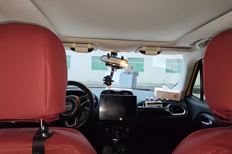 Jeep 自由侠 2018款 互联大屏版 180T 自动高能版中控内饰22