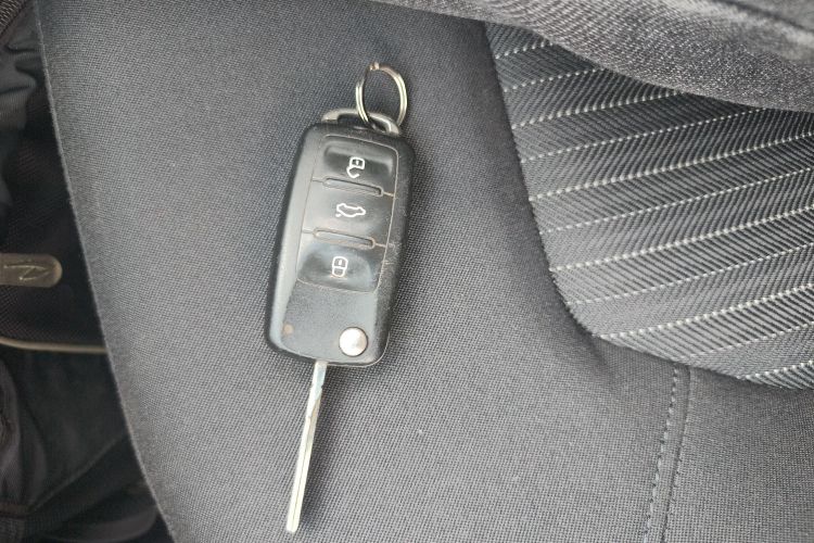 大众 捷达 2015款 1.6L 自动舒适型中控内饰11