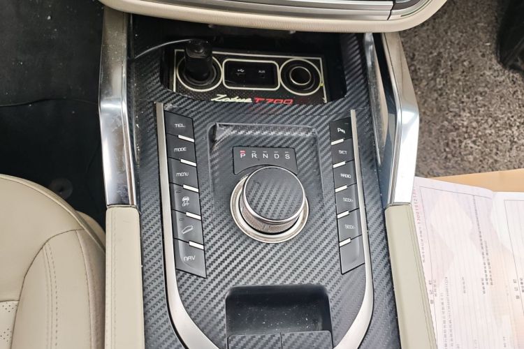 众泰T700 2017款 1.8T 双离合尊贵型中控内饰18