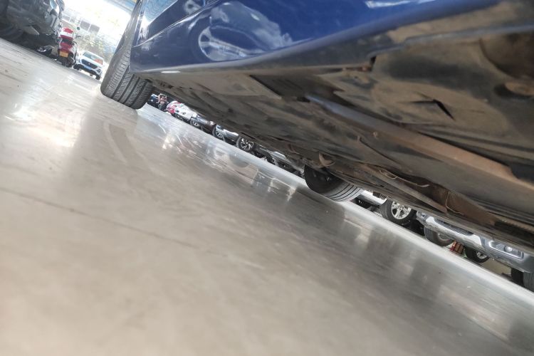 宝马1系 2019款 118i 时尚型机舱底盘30