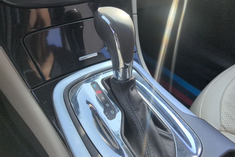 别克 君威 2014款 2.0L 领先时尚型中控内饰18