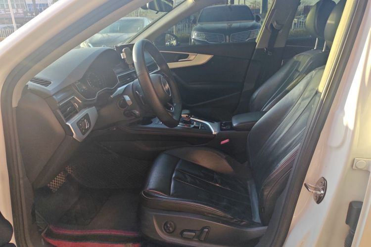 奥迪A4L 2018款 30周年年型 45 TFSI quattro 个性运动版中控内饰19