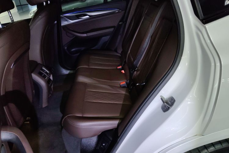 宝马X3 2022款 改款二 xDrive30i 尊享型 M曜夜套装中控内饰7004