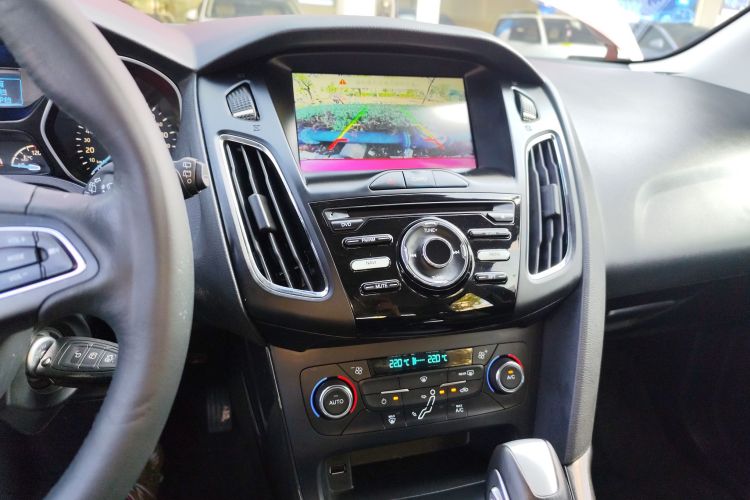 福特 福克斯 2017款 两厢 1.6L 自动风尚型智行版中控内饰16