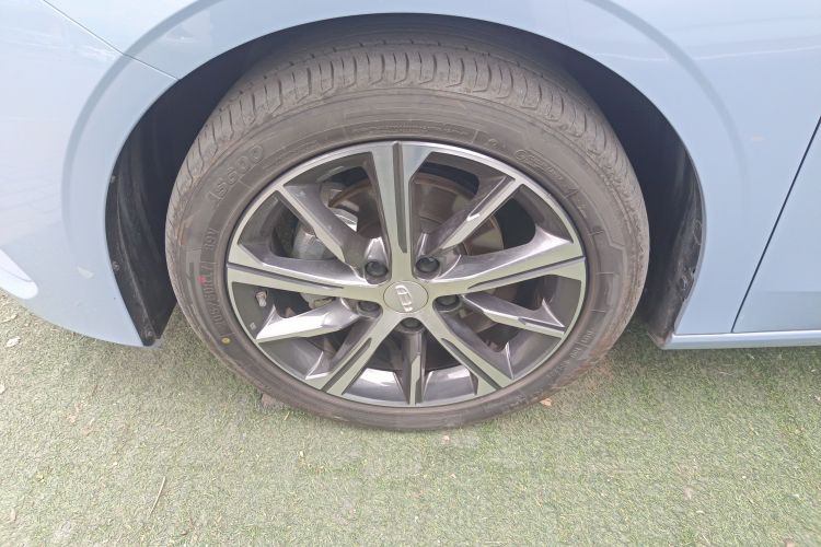 吉利汽车 帝豪 2023款 第4代冠军版 1.5L CVT尊贵型车身外观6007