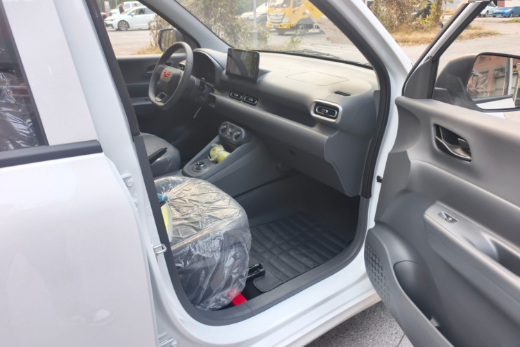 五菱汽车 五菱宏光新能源 2025款 增程式混动 50KM 标准型局部细节9005