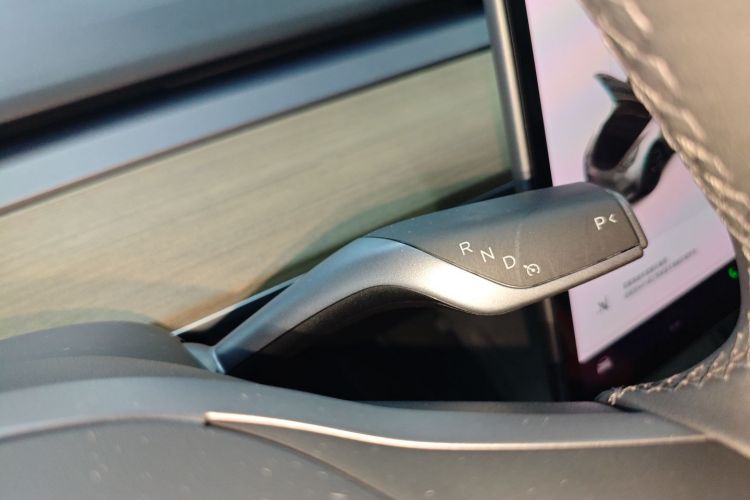 特斯拉 Model Y 2021款 标准续航后驱版中控内饰18