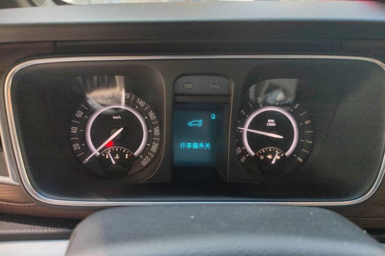 别克GL8 2017款 25S 舒适型 国V中控内饰14