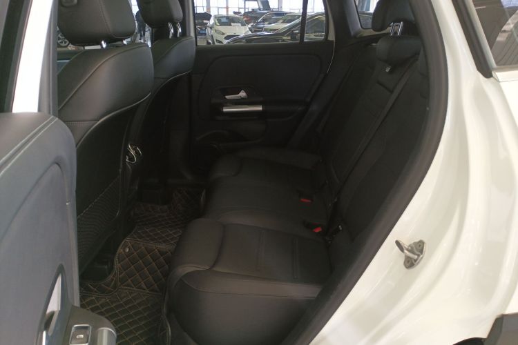 奔驰GLA 2023款 GLA 200中控内饰21