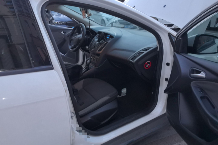 福特 福克斯 2012款 两厢 1.6L 自动舒适型局部细节9005