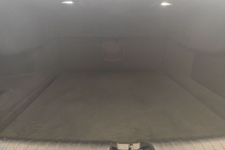 比亚迪 汉 2023款 DM-i 冠军版 121KM 尊享型机舱底盘23