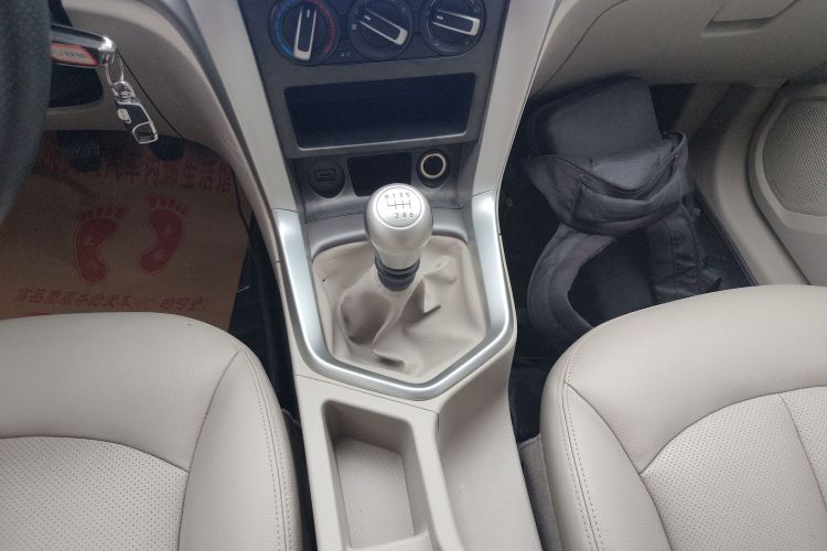 启辰T70 2015款 2.0L 手动睿享版中控内饰18