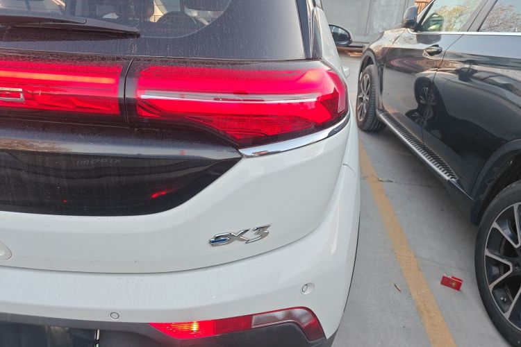 北京汽车 北京EX3 2019款 R600 劲尚版车身外观6006