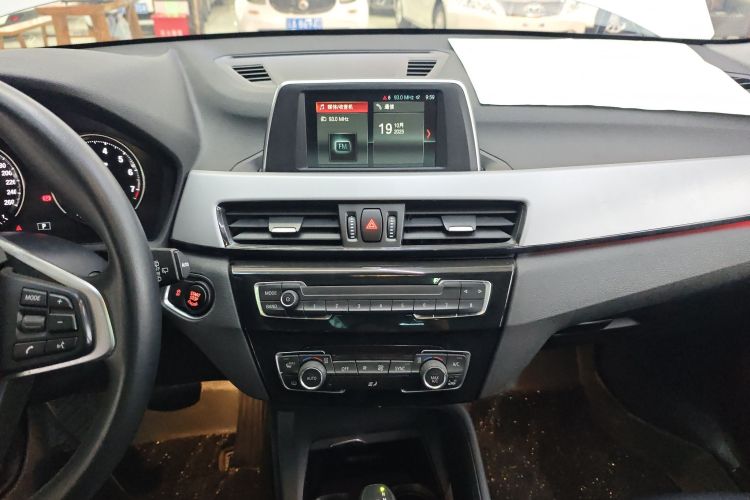 宝马X1 2019款 sDrive18Li 时尚型中控内饰16