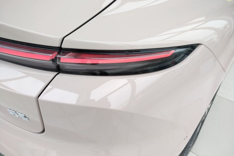 蔚来ET5 2024款 75kWh车身外观9